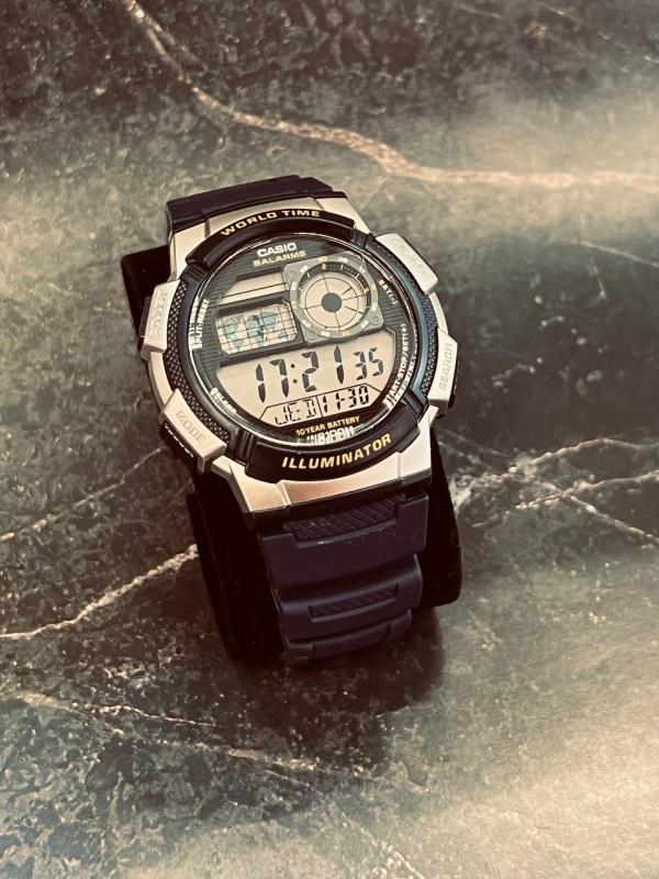 Часы наручные Casio AE-1000W