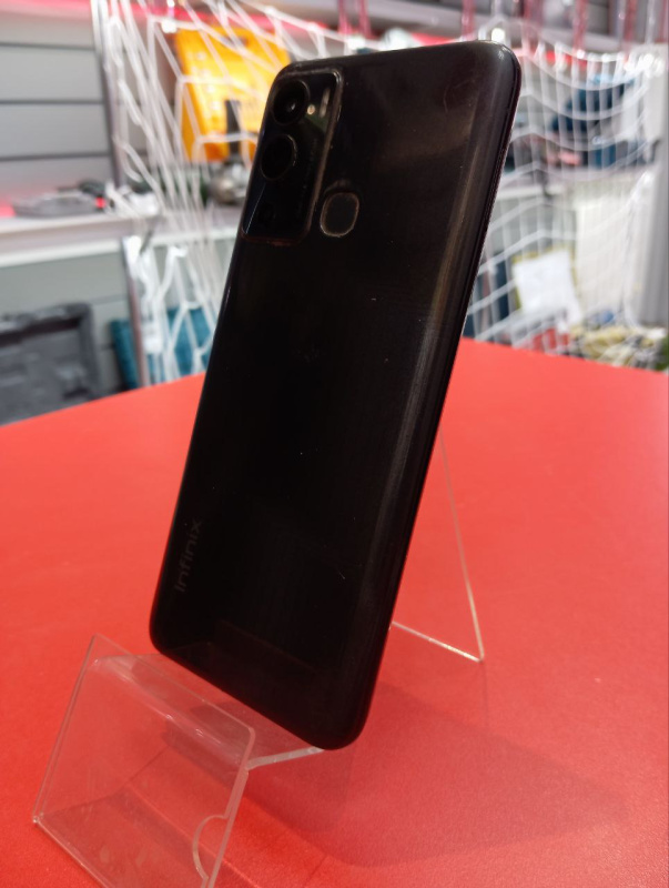 Мобильный телефон Infinix Hot 12i