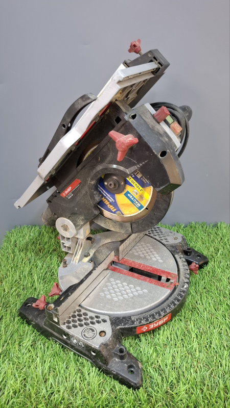 Торцовочная пила Зубр ЗПТК-210-1500