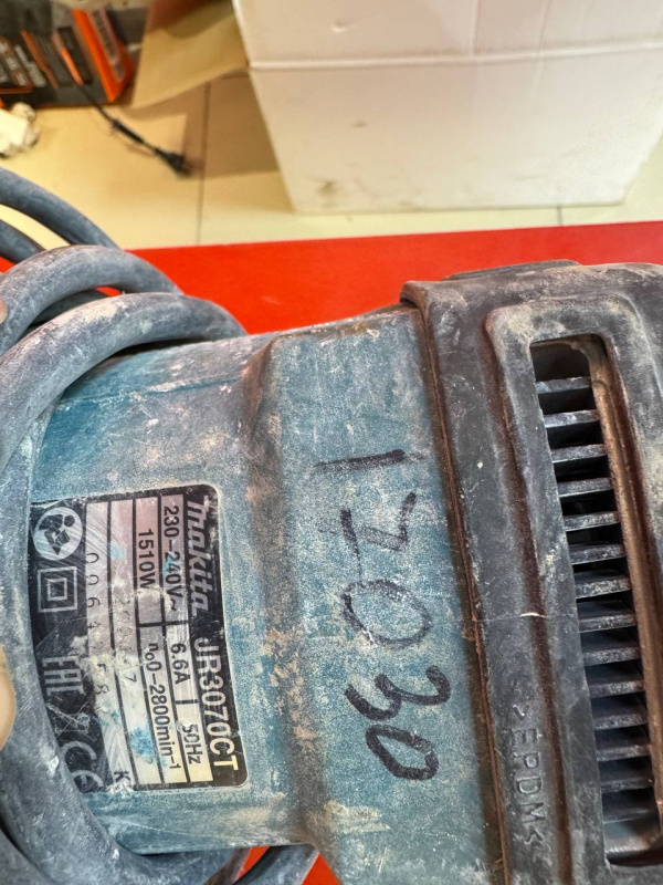 Сабельная пила Makita lr3070ct