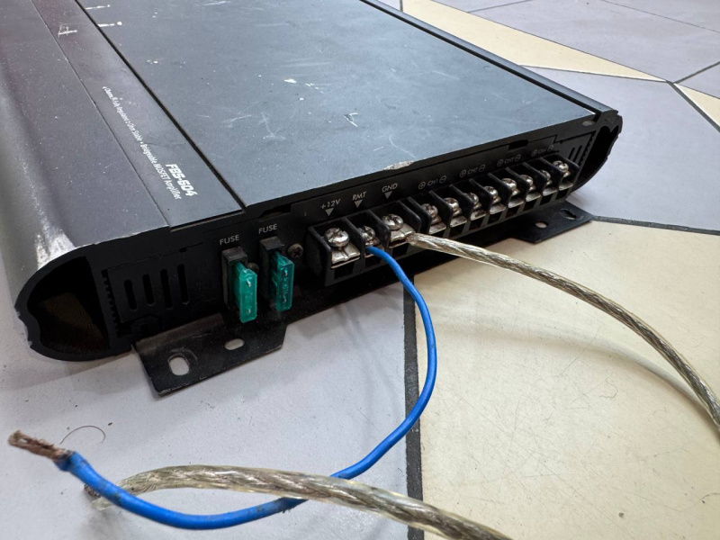 Авто усилитель Fusion FBS-604