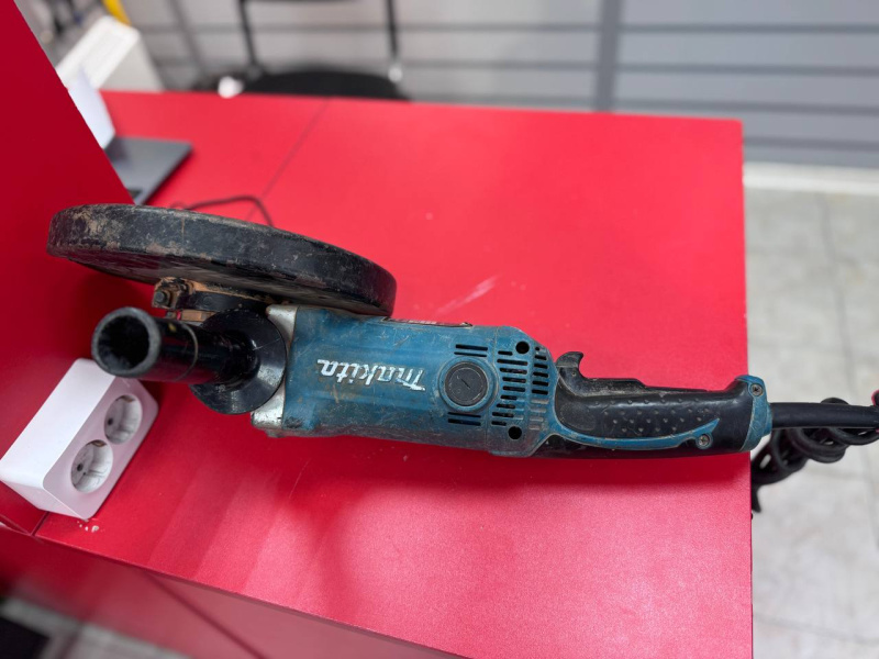 Болгарка Makita GA9050