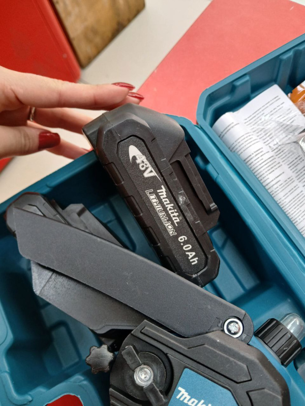 Цепная пила Makita аккумуляторная (реп) 6.0Ah