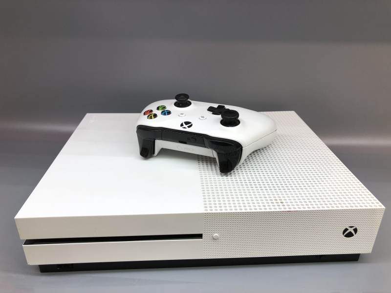 Игровая приставка ONE S 1 TB Xbox ---