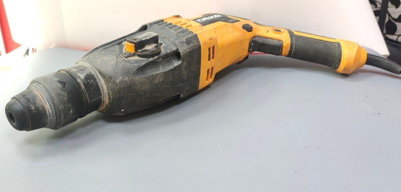 Перфоратор Deko DKH950w