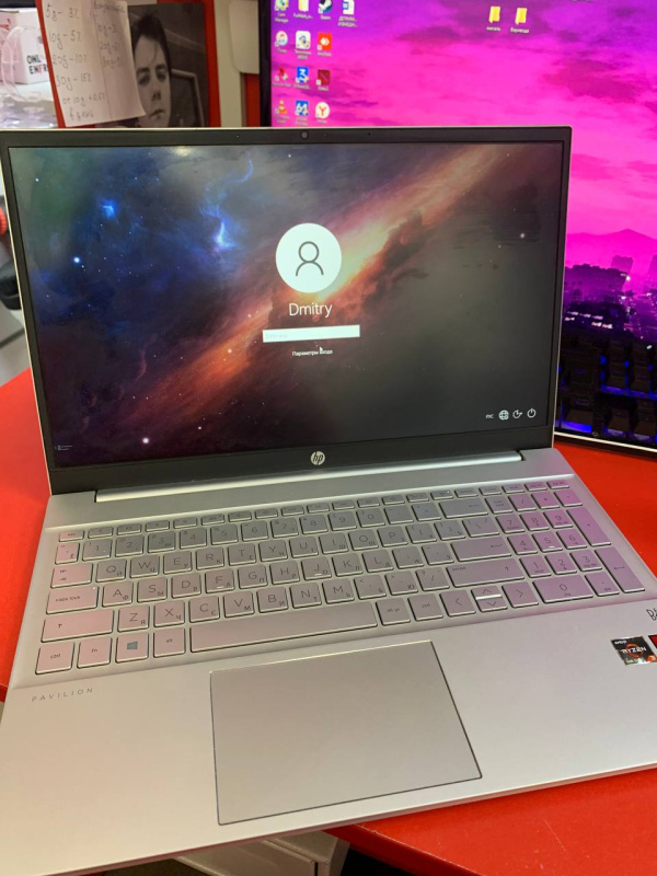 Ноутбук HP Pavilion 15-eh1013ur