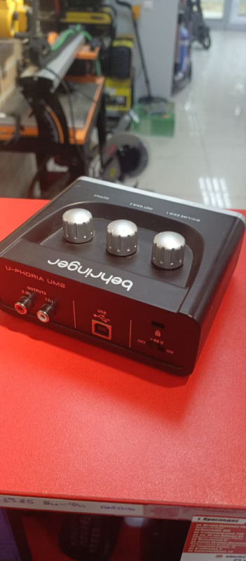 звуковая карта Behringer U-PHORIA UM2