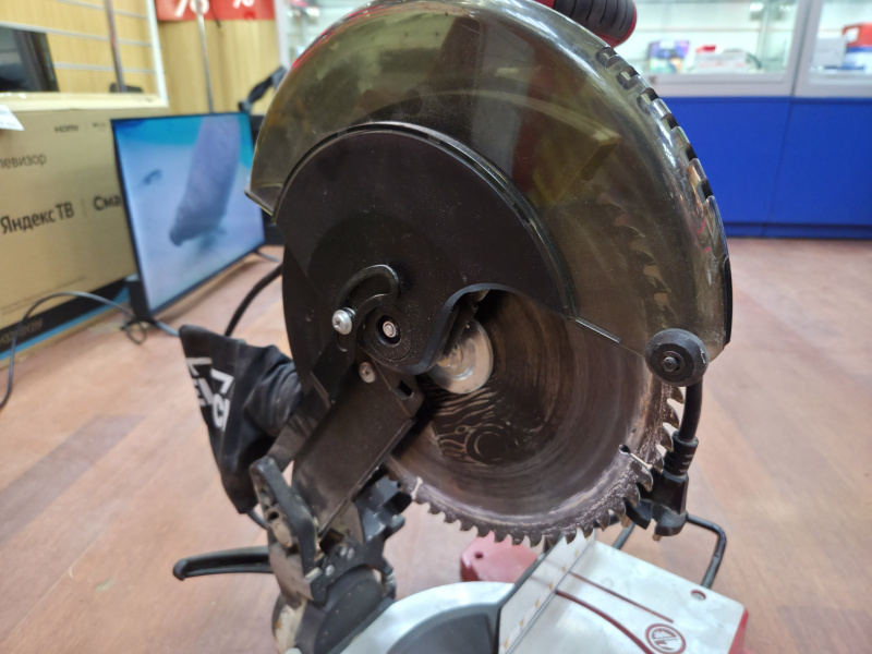 Торцовочная пила Elitech ПТ 1625