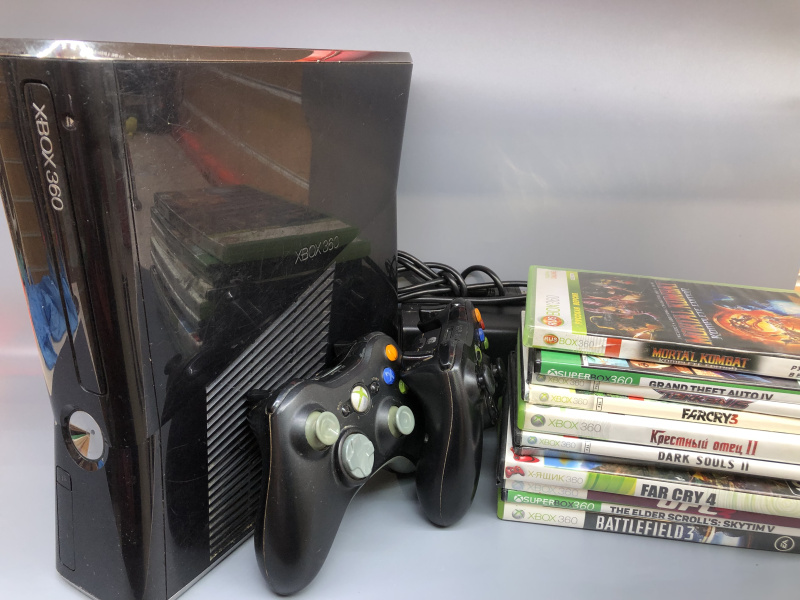 Игровая приставка Xbox 360