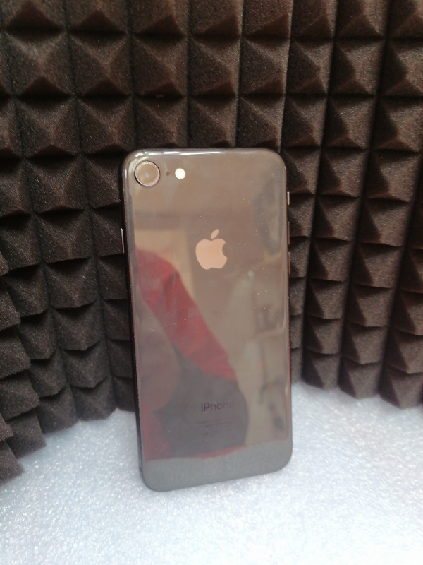 Мобильный телефон Apple iPhone 8