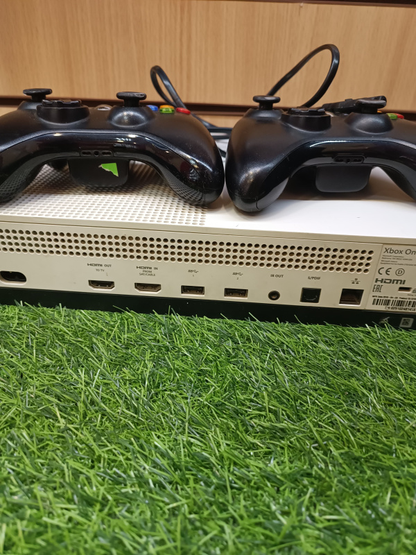 Игровая приставка Xbox one s