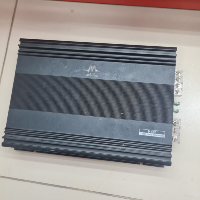 Авто усилитель Moma d500