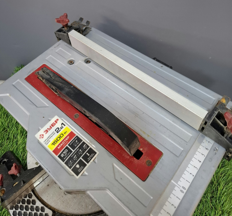 Торцовочная пила Зубр ЗПТК-210-1500