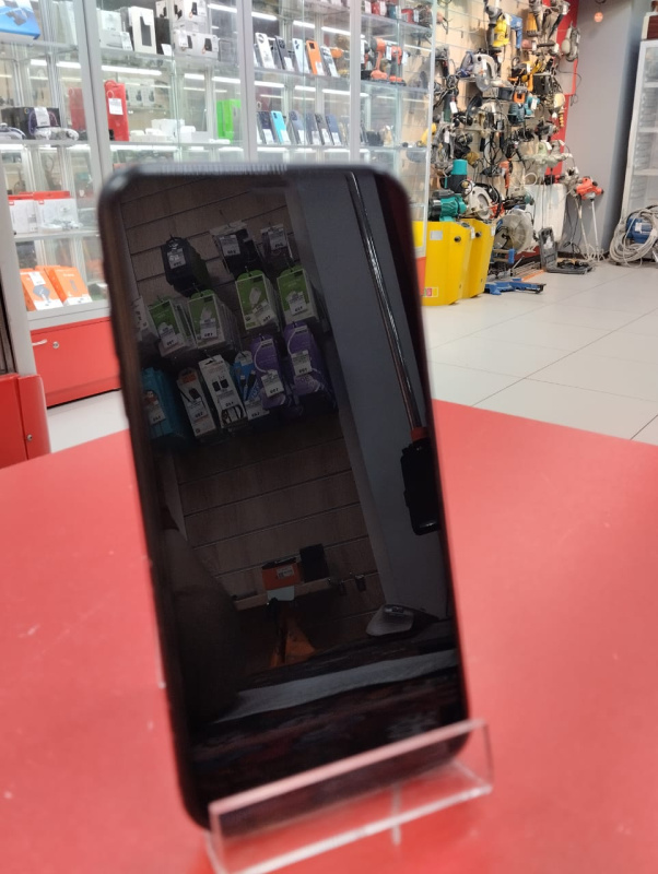 Мобильный телефон Apple iPhone XR