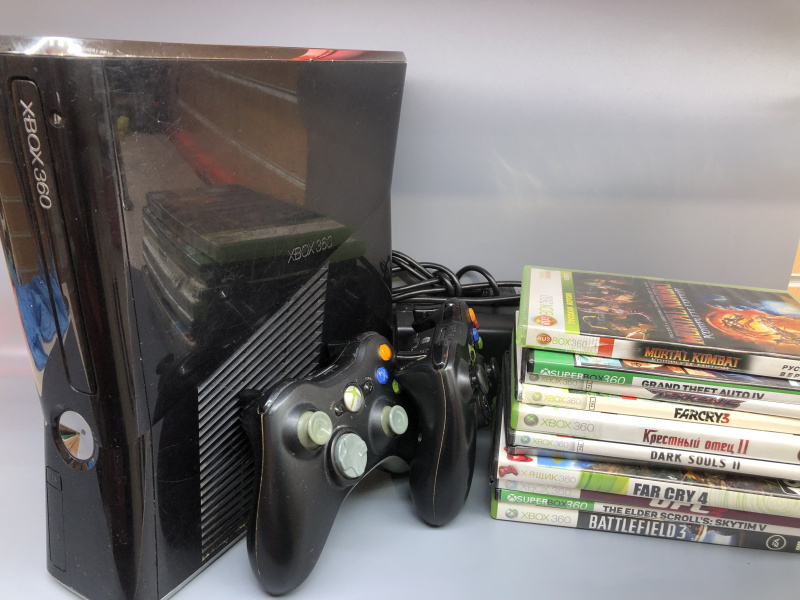Игровая приставка Xbox 360