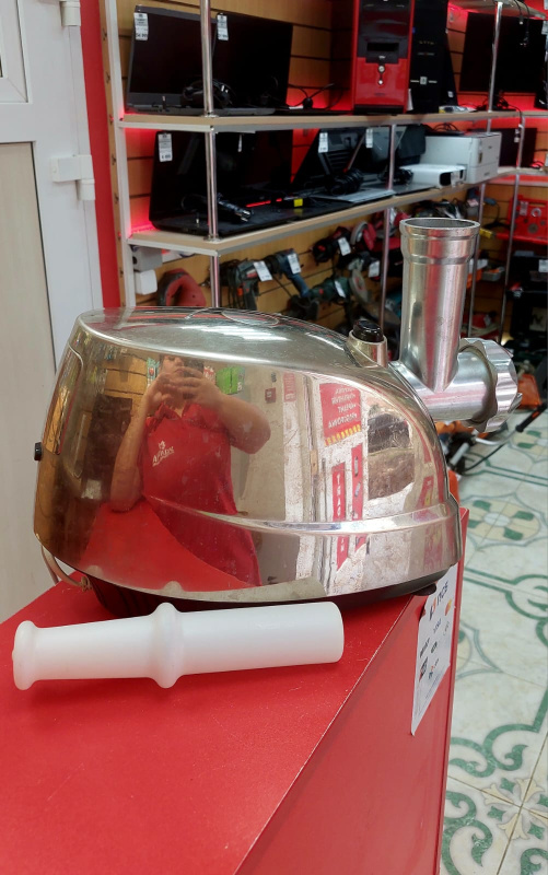 Электрическая мясорубка Polaris PMC 1806 CHROME