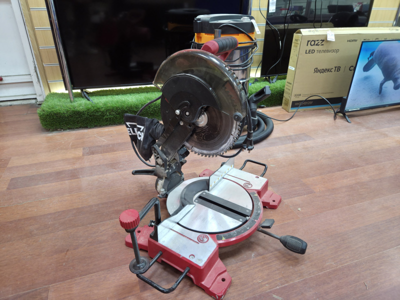 Торцовочная пила Elitech ПТ 1625