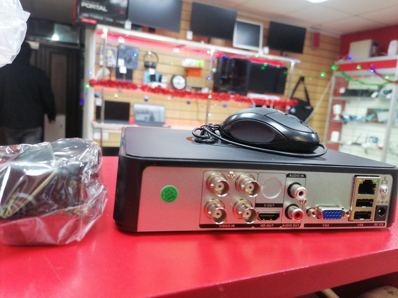 Видеорегистратор El Tempo EL RA-241E гибридный 4 канала AHD 2 Mpix регистрат