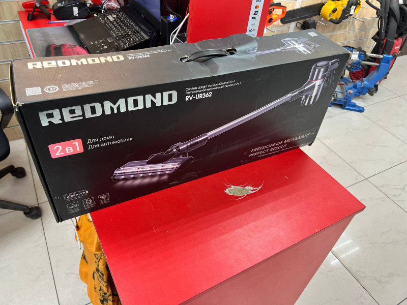 Пылесос Redmond RV-UR362