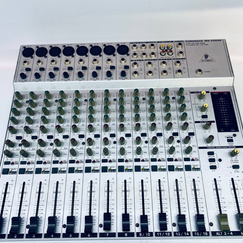 Микшерный пульт Behringer MX2004a