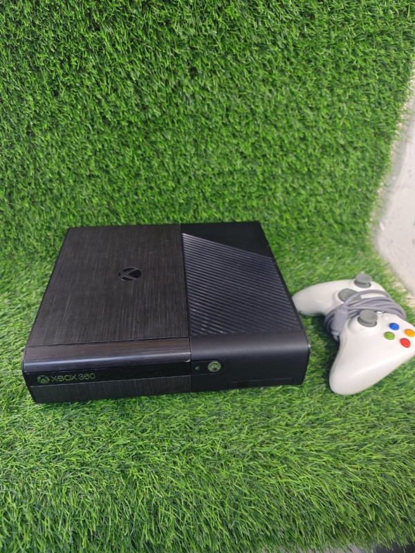 Игровая приставка Xbox 360