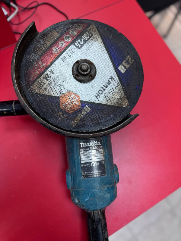 Болгарка Makita GA9050