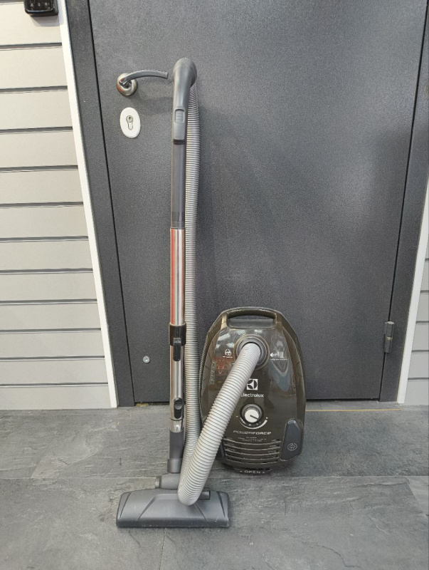 Пылесос Electrolux 2220
