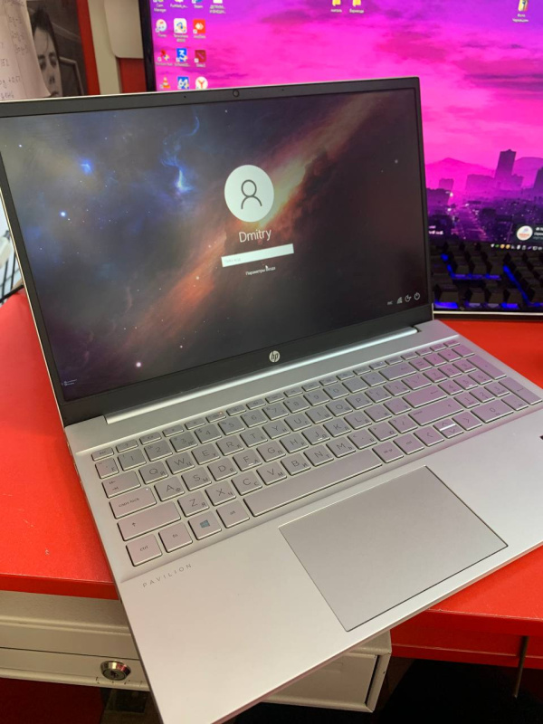 Ноутбук HP Pavilion 15-eh1013ur