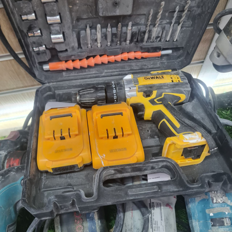 Шуруповерт Dewalt