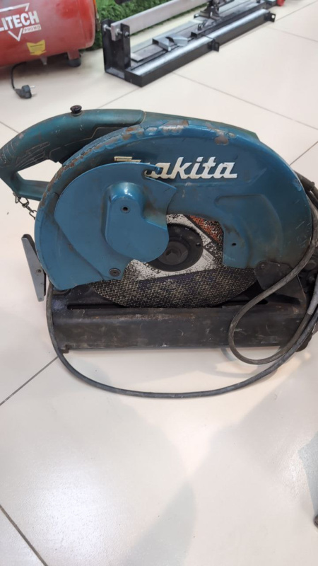 Торцовочная пила Makita 1401