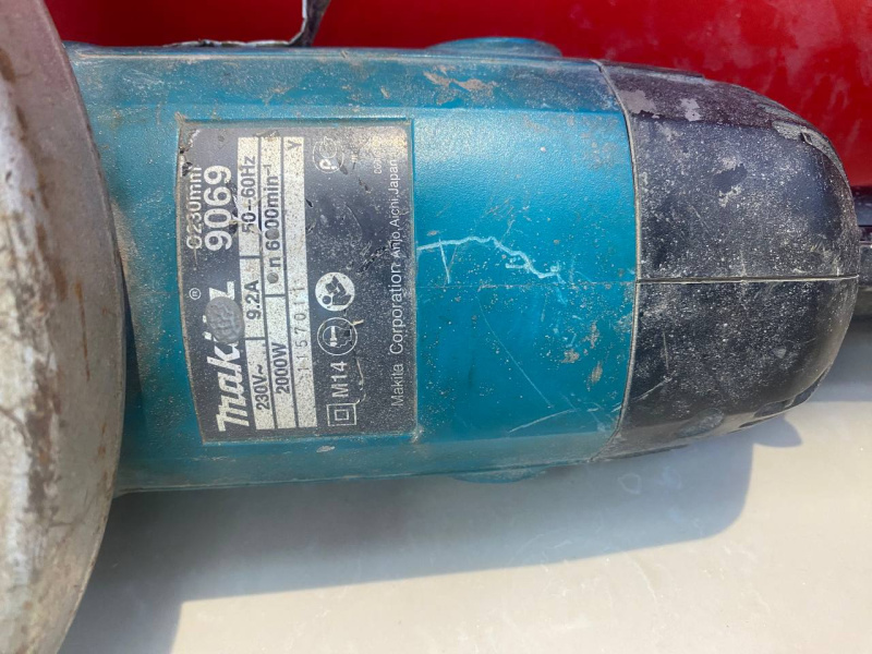 Болгарка Makita 9069