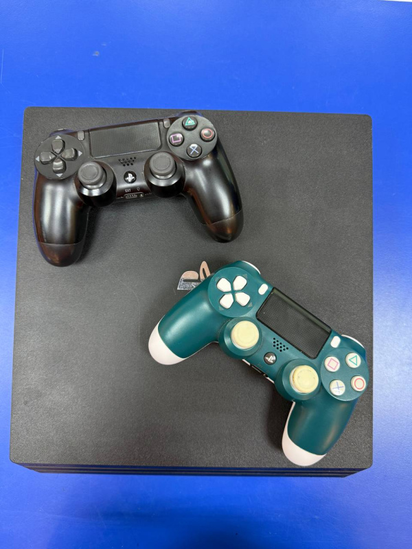 Игровая приставка PlayStation 4 PRO