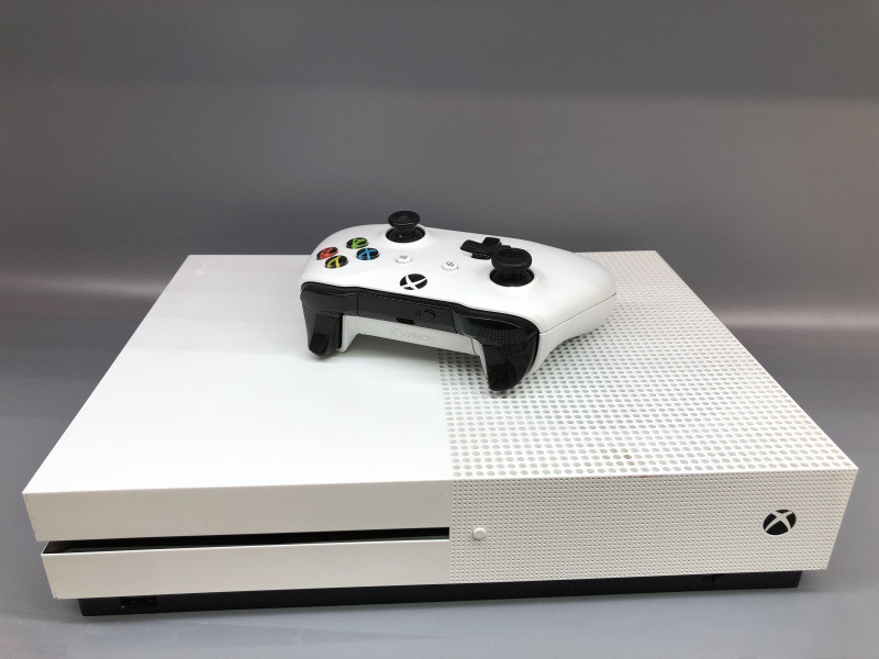 Игровая приставка ONE S 1 TB Xbox ---