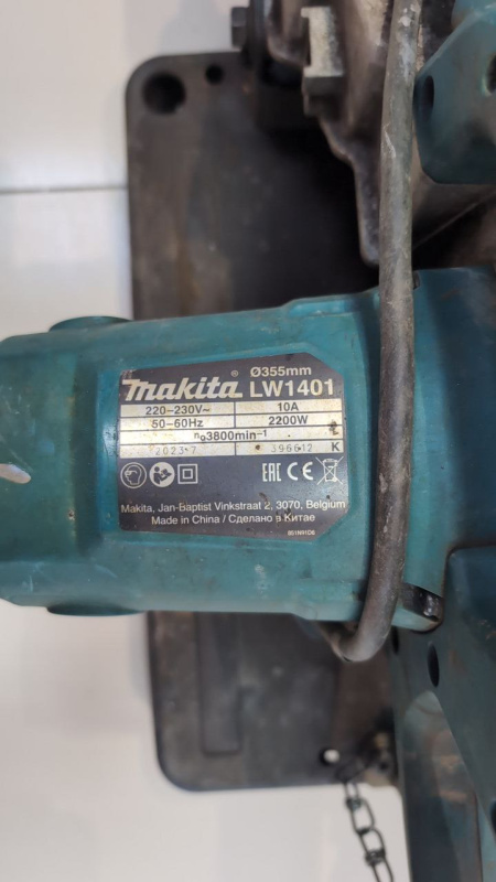 Торцовочная пила Makita 1401