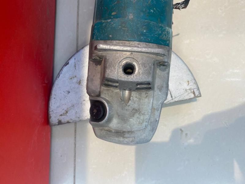 Болгарка Makita 9069