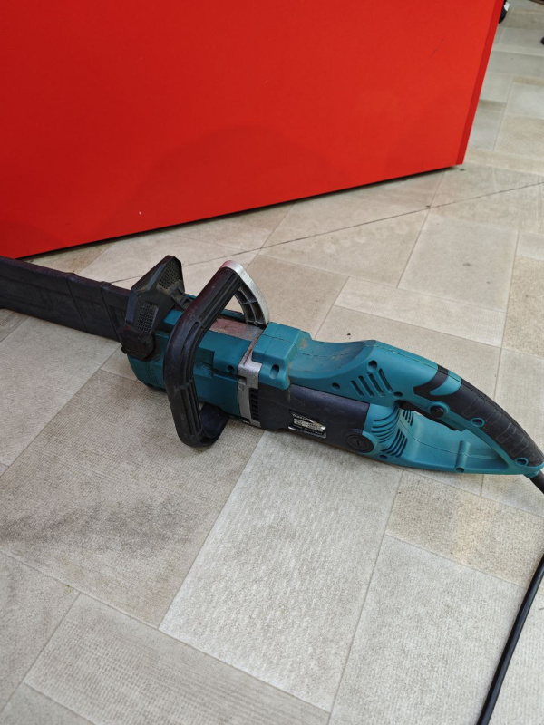 Цепная пила Makita MT405-10