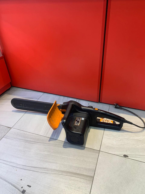 Электропила Deco Dec-2040N