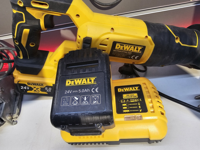 Сабельная пила Dewalt SAV