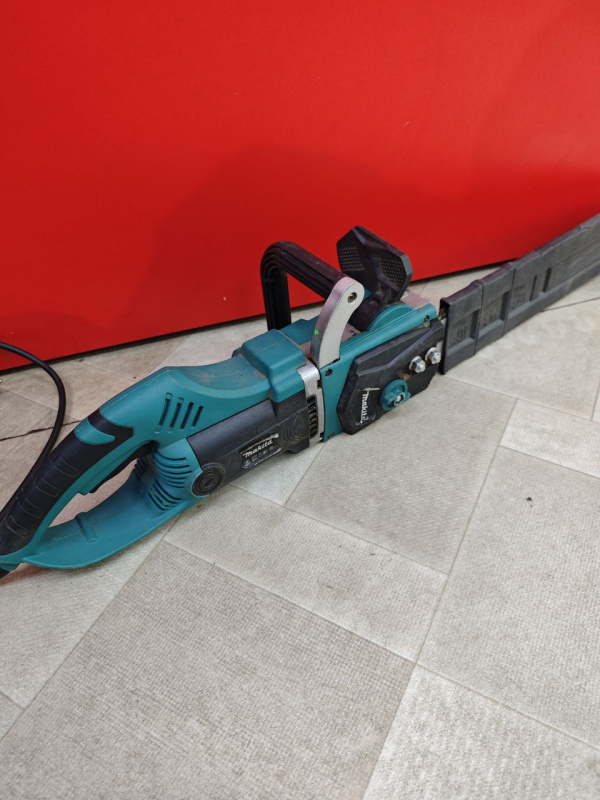 Цепная пила Makita MT405-10