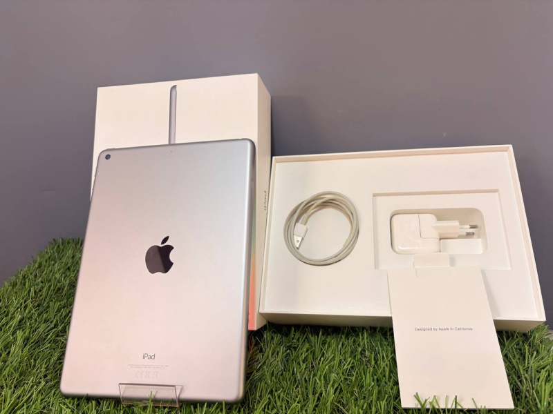 Планшет Apple iPad (6-го поколения) (2018)