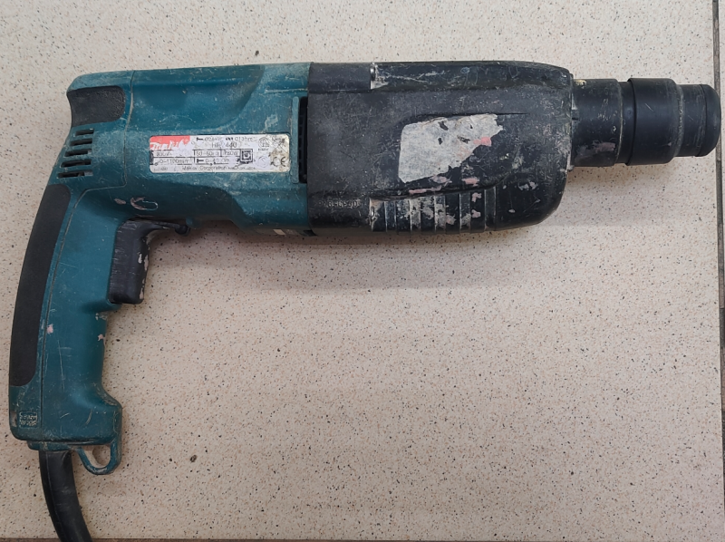 Перфоратор Makita HR2440