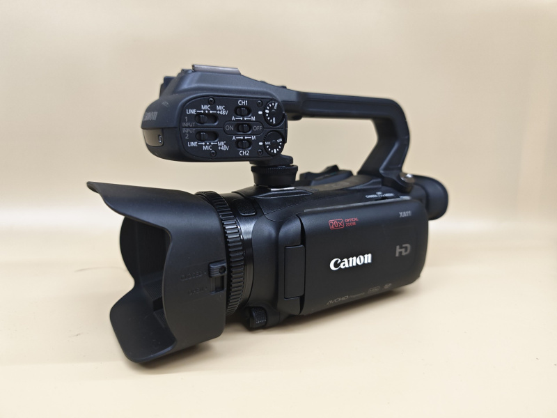 Видео камера  Canon XA11