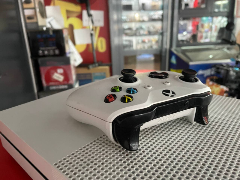 Игровая приставка Xbox one s