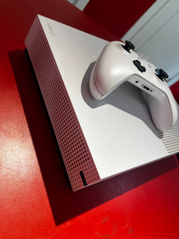 Игровая приставка Xbox One s 1 tb