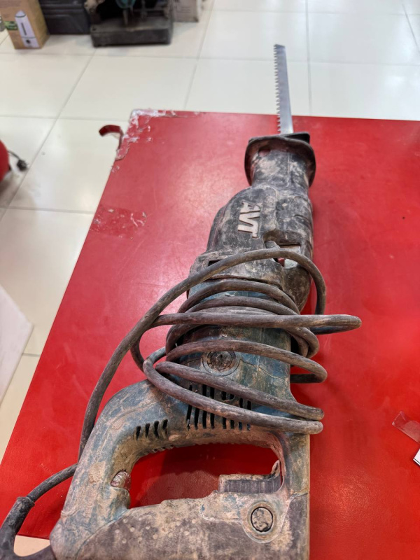 Сабельная пила Makita lr3070ct