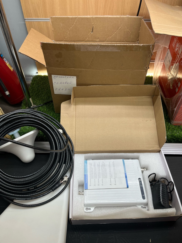 Усилитель сигнала  900/1800/2100МГЦ