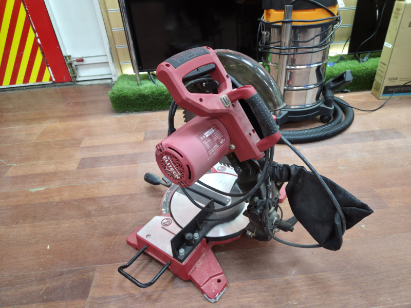 Торцовочная пила Elitech ПТ 1625