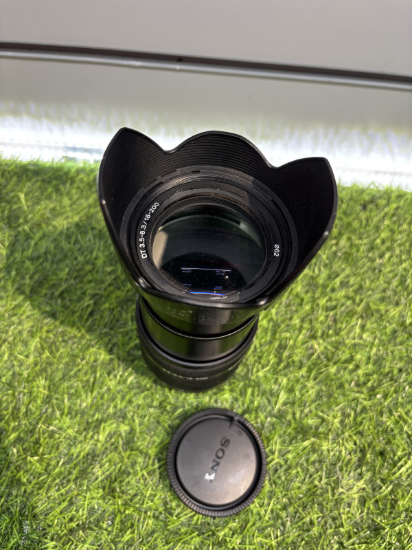 Объектив Sony SAL18200