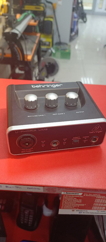 звуковая карта Behringer U-PHORIA UM2