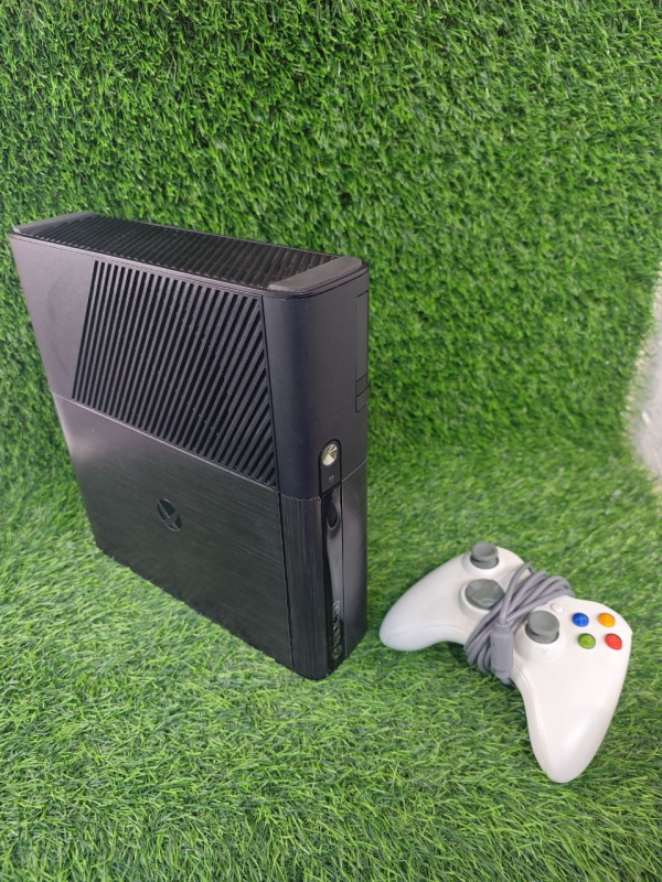 Игровая приставка Xbox 360
